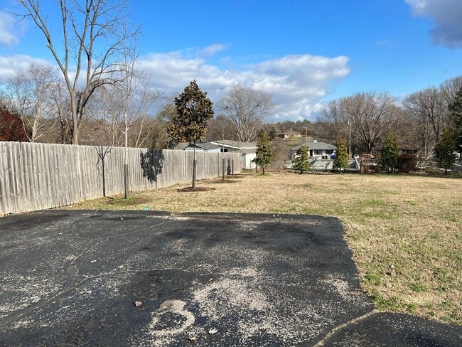 Photo - 2411 Chapman Dr