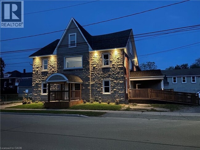 Photo - 803 King St Unité 2