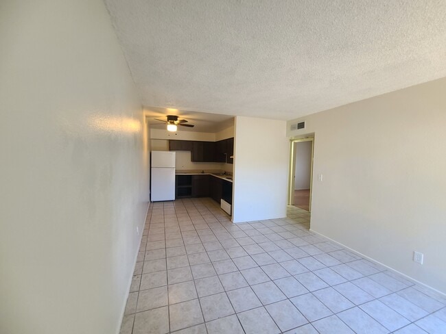 Photo - 1420 N Evergreen St Unit 3