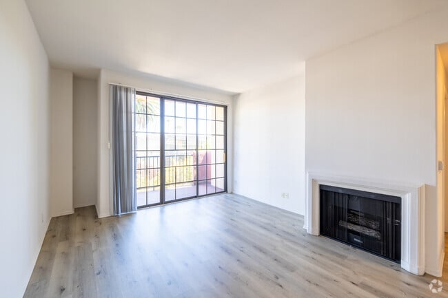 1BR, 1BA - 800SF - Living Room