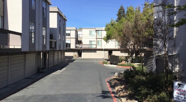 Building Photo - 2033 Sierra Rd Rental