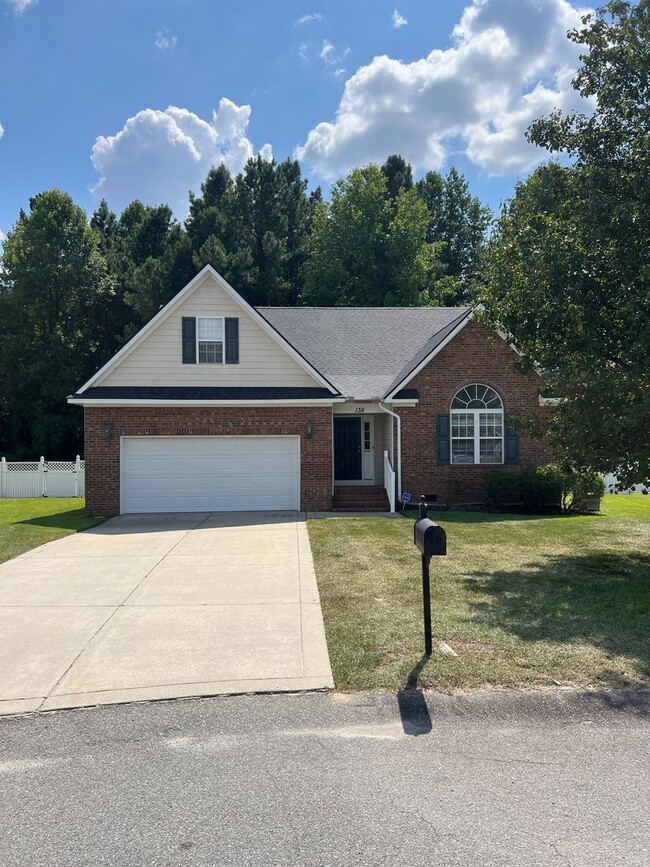 Charming 4 Bed, 3 Bath Home in Raeford - Charming 4 Bed, 3 Bath Home in Raeford