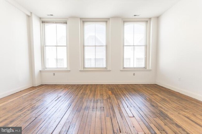 Building Photo - 1222-26 Arch St Unit 303 Rental
