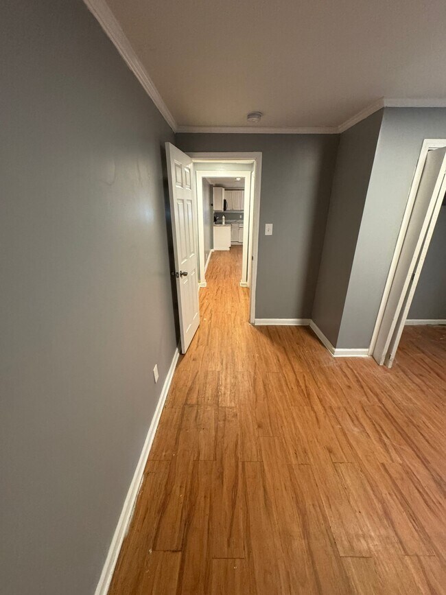 Photo - 290 Clisby Pl