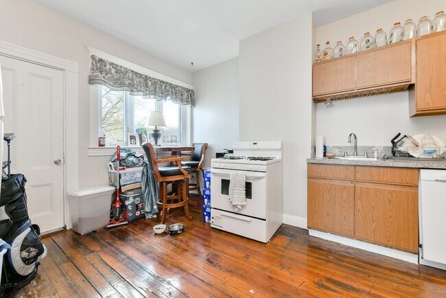 Photo - 748 E 3rd St Unidad 2