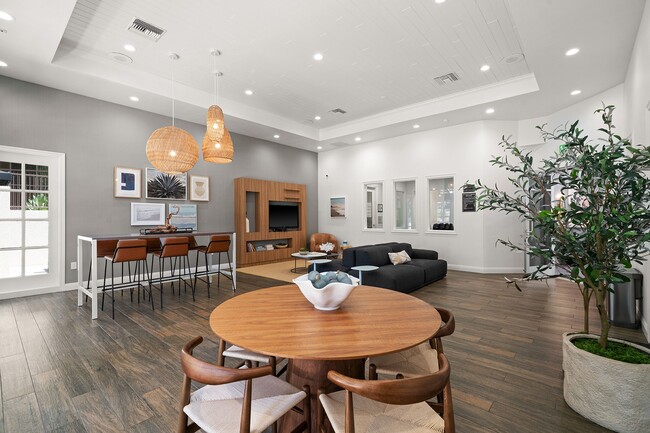 Photo - Hills of Valencia Apartments