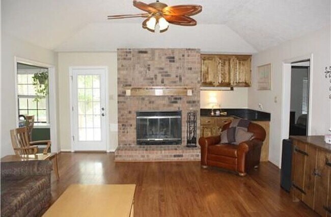 Photo - Spacious 3/2 home in convenient location