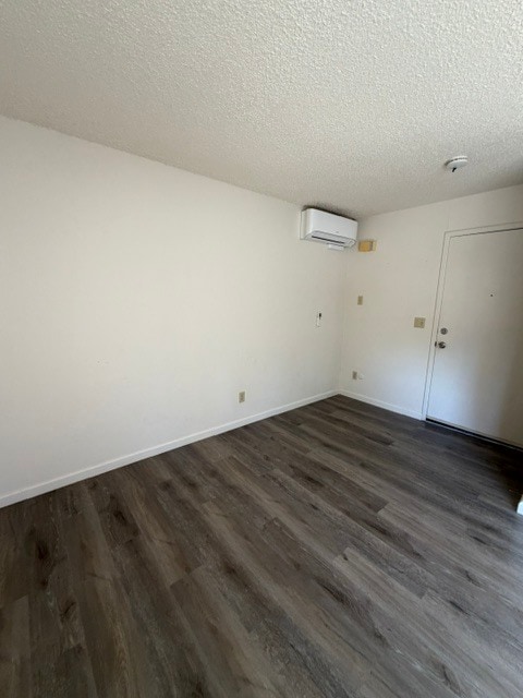 Photo - 704 SE 9th St