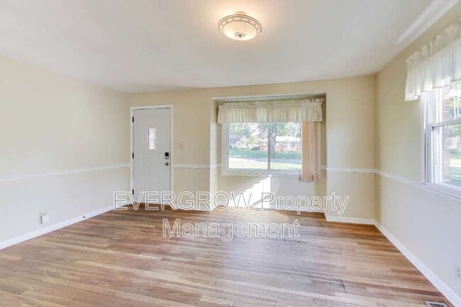 Photo - 705 Orchard Ln