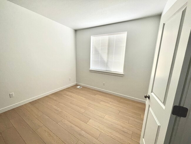 Photo - 3232 S Hollow Way