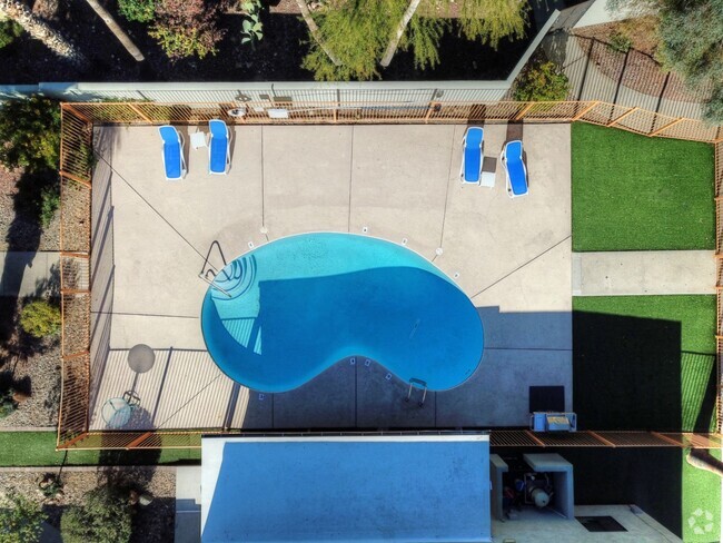 Pool & Pool Patio - University Manor Rental
