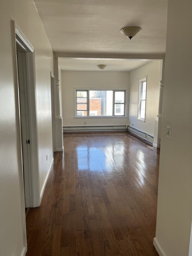 Building Photo - 56 Spring St Unit 3bed apt no fees