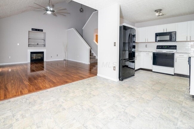 Photo - 1562 Sargas St