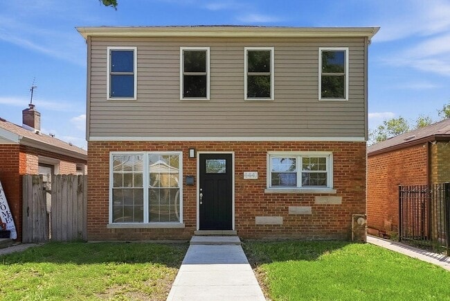 Building Photo - 4447 S Leamington Ave