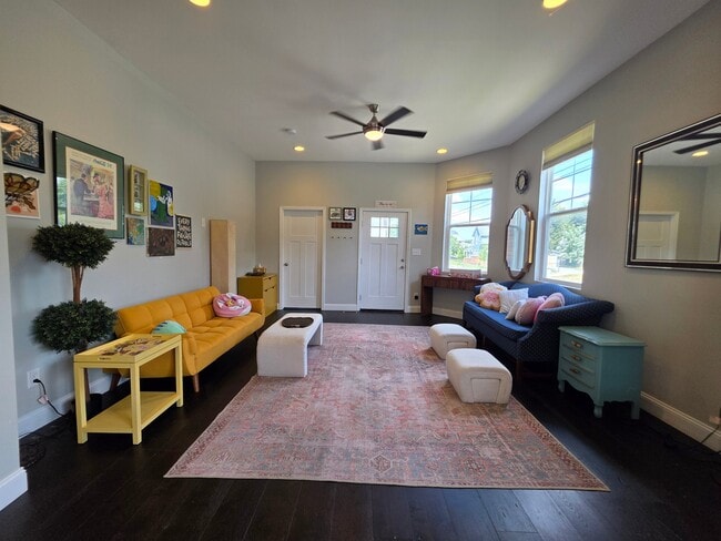 Photo - 1639 Woodlawn Ave