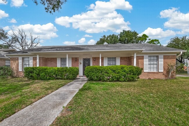 Building Photo - 9502 Skyline Dr