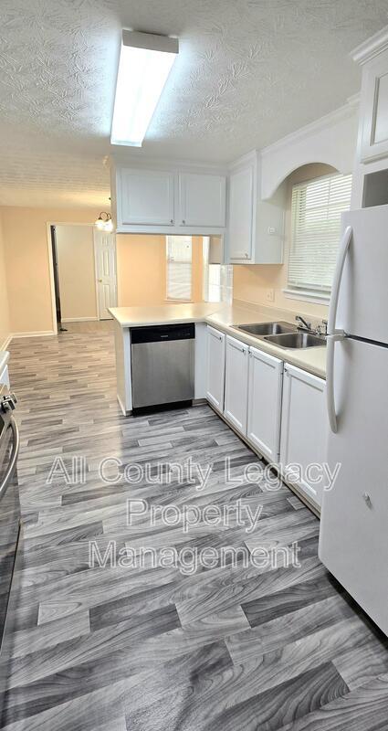 Photo - 425 Sunset Dr