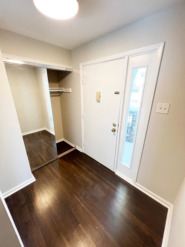 Photo - 3069 Hawthorne Dr NE