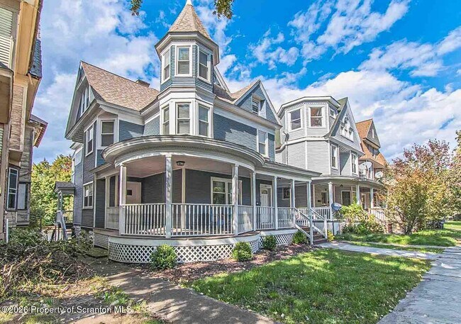 Photo - 815 Monroe Ave