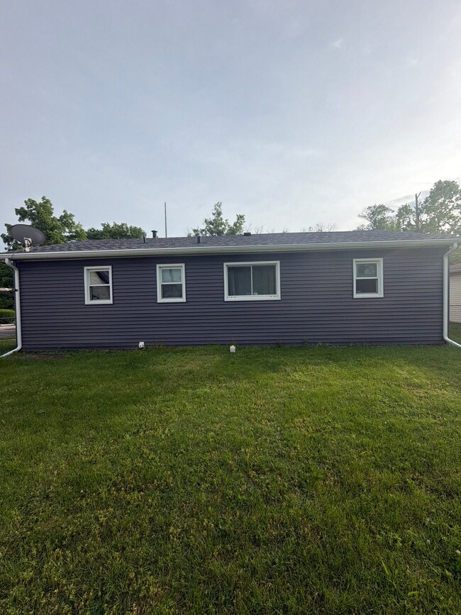 Photo - 8303 Bluff St