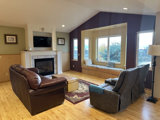 Photo - 2340 East End Rd