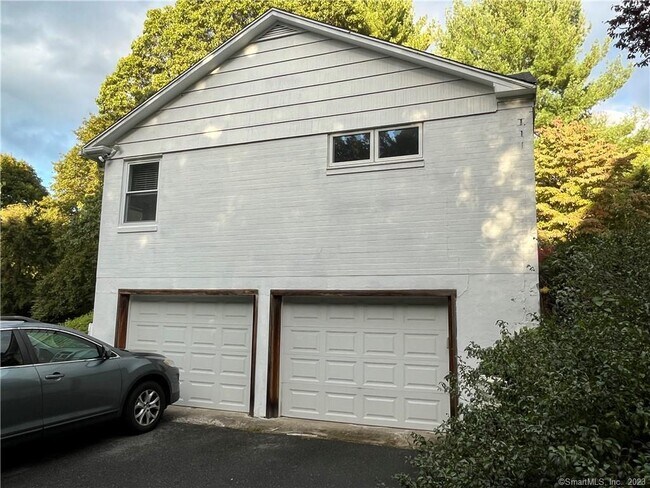 Photo - 129 Buttonball Rd
