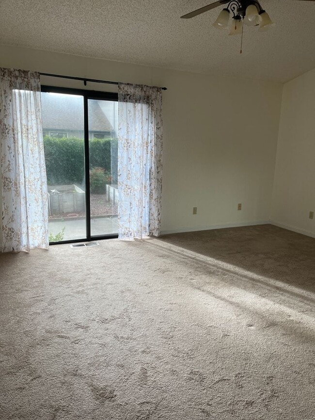 Photo - Lovely 3 bedrooms, 2 bathrooms located in ...