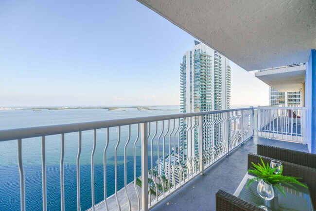 Photo - 1 SE 12th St Unidad FL35-ID1047090P