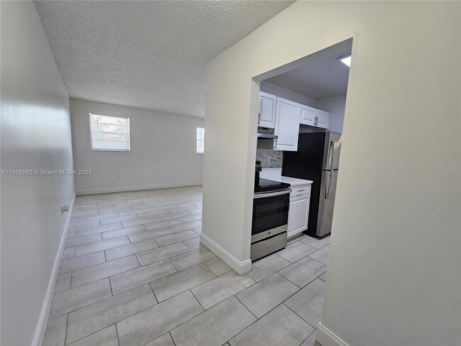 Photo - 400 NE 1st St Apartment Unit 203
