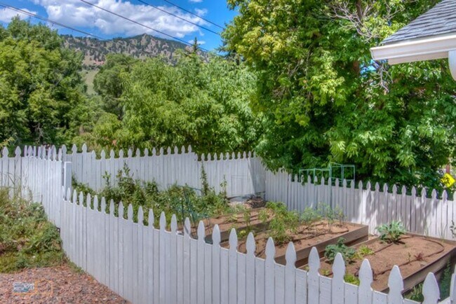 Photo - Trailside Living: 5BR Home Steps from Sanitas & Pearl Street
