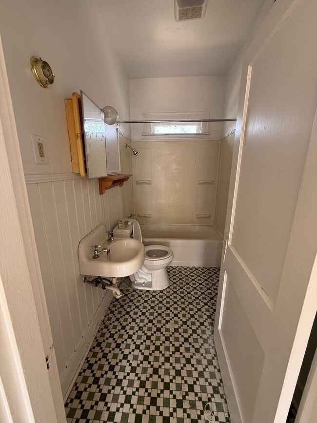 Photo - 202 E College St Unit 3