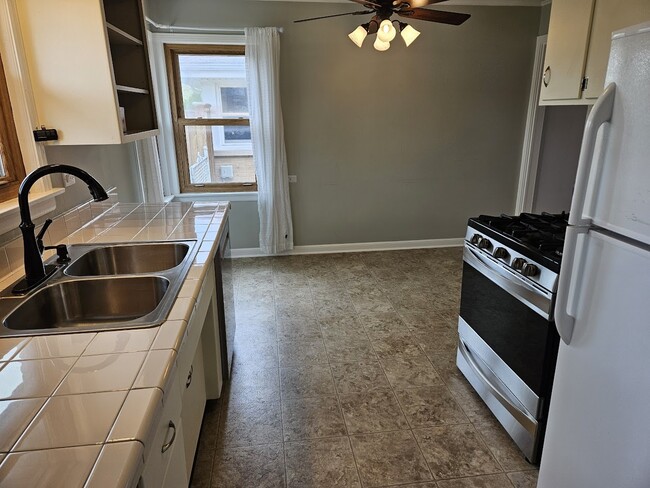 Photo - 5816 Superior St