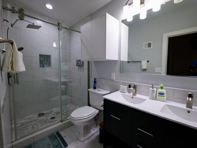 Building Photo - 1673 Montello Ave NE Unit Mainfloor Rental A