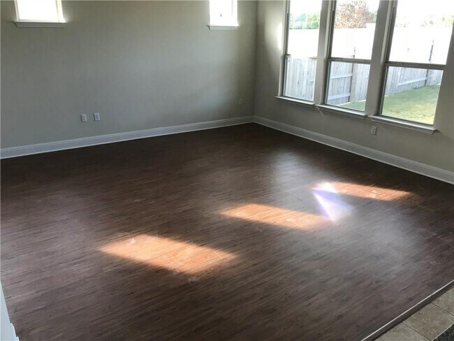 Photo - 9404 Hunter Ln