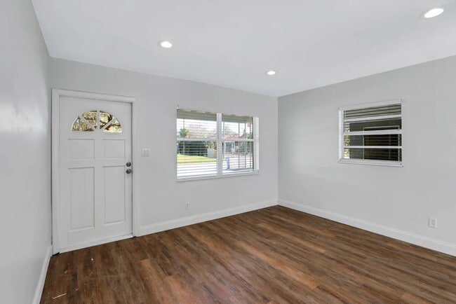 Photo - 56 56th St N