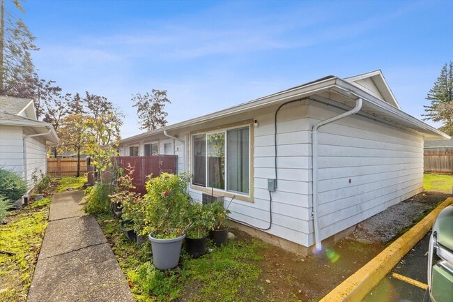 Photo - Lincoln Court