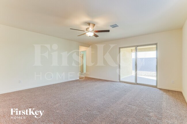 Photo - 1067 W 20th St