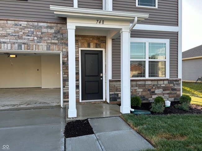 Photo - 748 Van Buren St