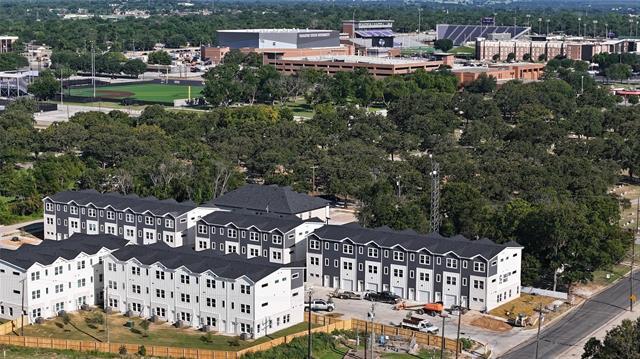 Photo - 422 S Lillian