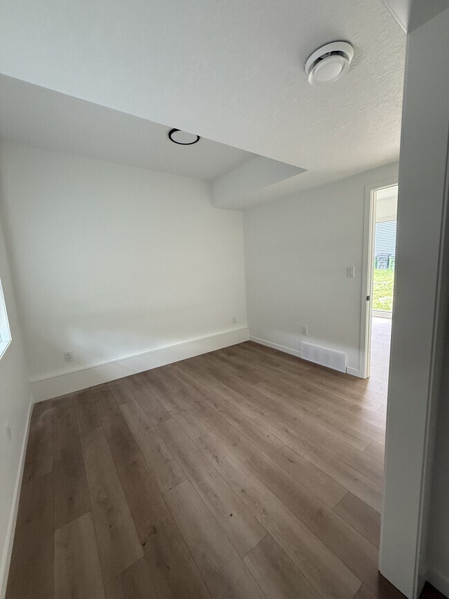 Photo - 12127-12193 93 St NW Unit GAR 12127
