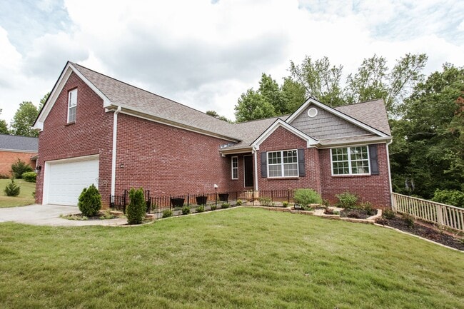 Photo - 137 Bristol Woods Dr