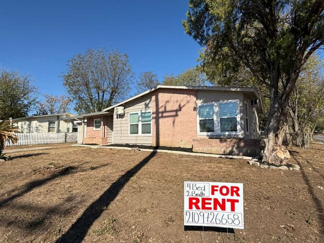 Photo - 331 Lanark Dr