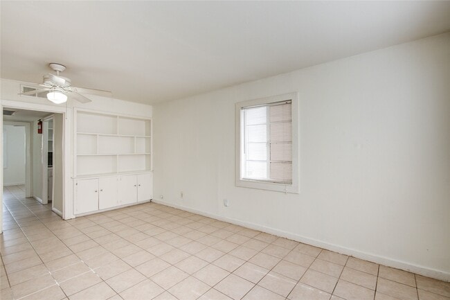 Building Photo - 1828 W Main St Unit 1