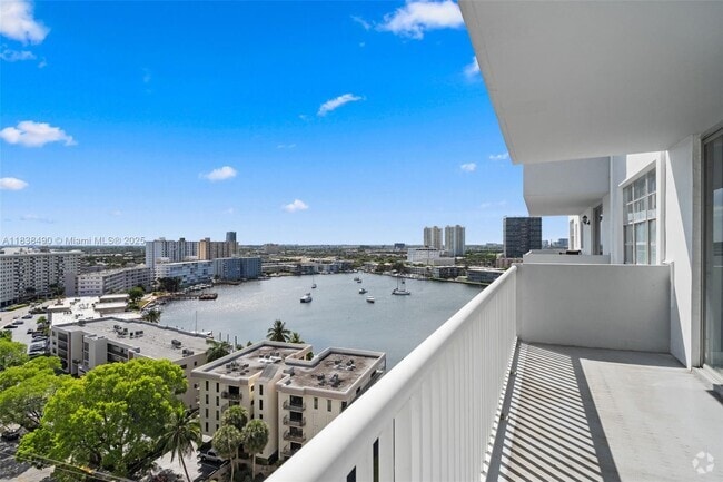 Building Photo - 137 Golden Isles Dr Unit 1512 Rental