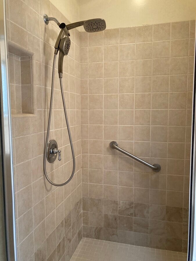 shower - 1734 S Canfield Ave Unit 1