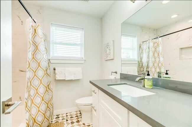 Photo - 2424 Bernardo De Galvez Ave Unidad C