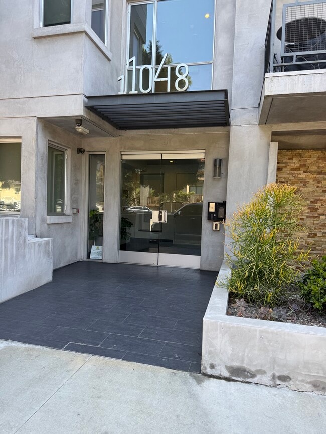 Building Photo - 11048 W Olympic Blvd Unit 0101