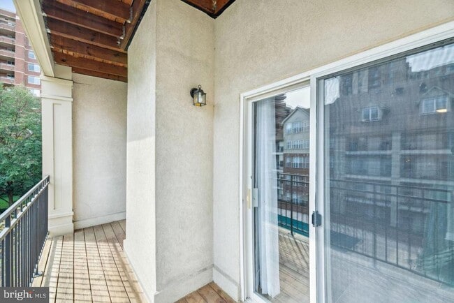 1321 N Adams Ct Unit 305