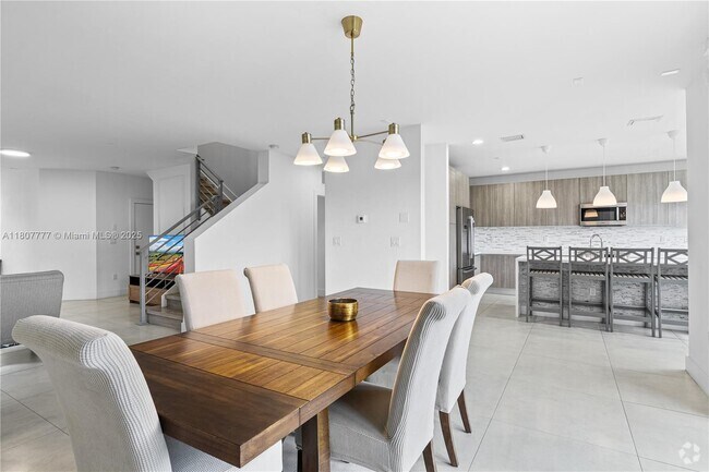 Building Photo - 10330 NW 68th St Rental