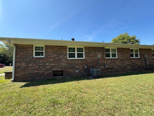 Photo - 586 Hutchens Rd Unit A